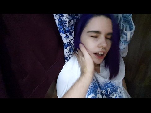 ❤️ Shkafda mening singlimni topib, unga yordam berdi ️ Super seks uz.mouthporn.ru ☑